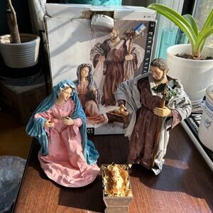 Linens n Things vintage nativity scene set Mary Joseph and Jesus cloth mache